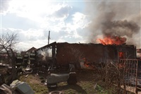 На Калужском шоссе загорелся жилой дом, Фото: 10