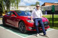 Владелец первого электромобиля Tesla рассказал, почему теперь не хочет ездить на других машинах, Фото: 25